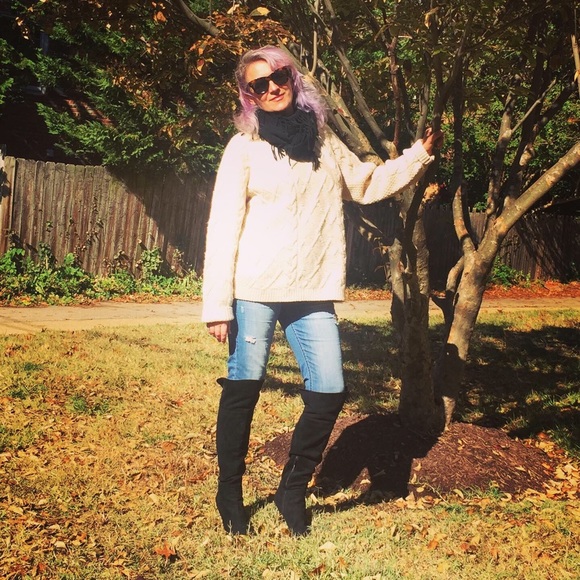 Handmade Wool Fisherman Cable Oversized Sweater - Picture 3 of 5